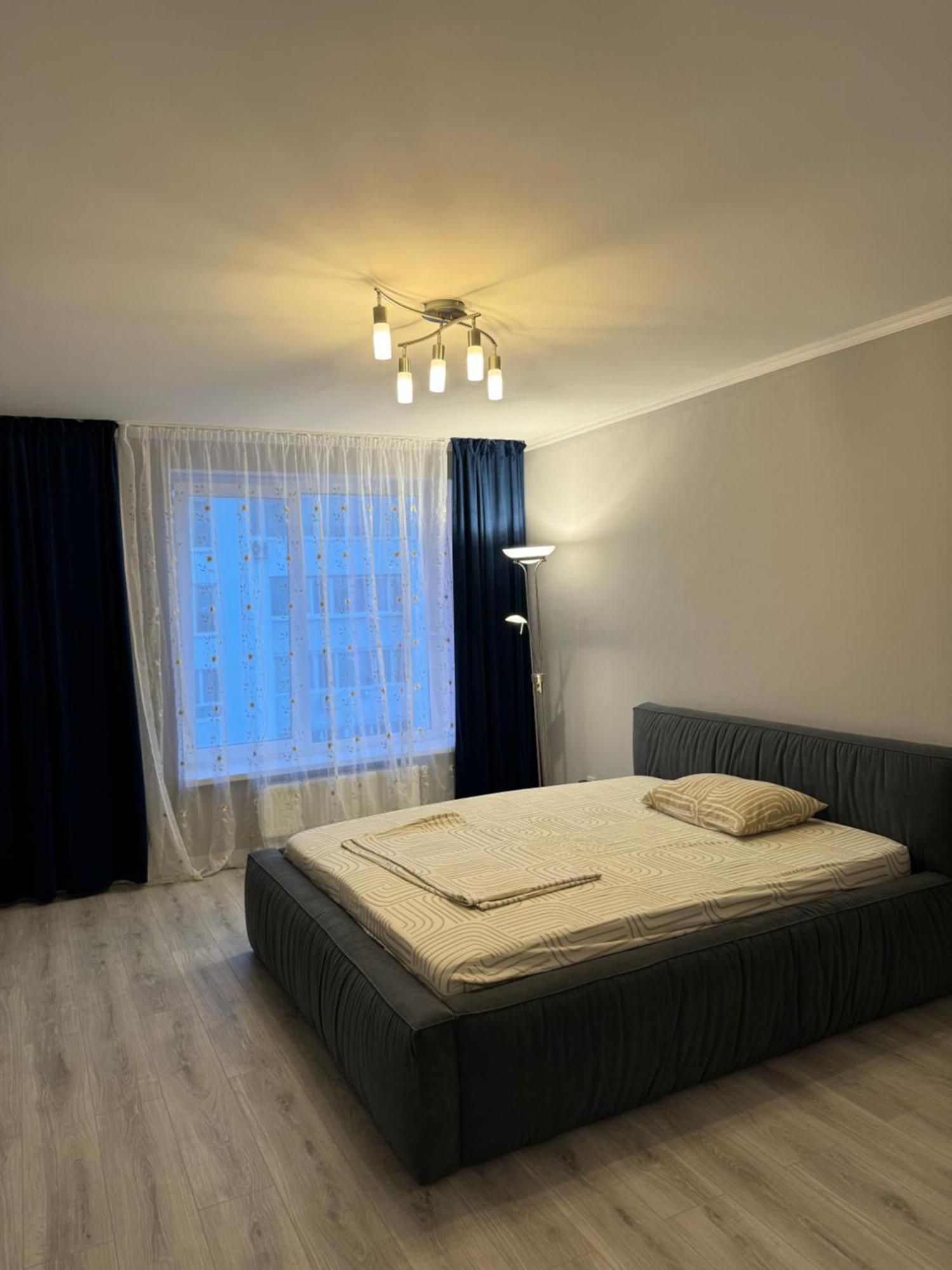 стильна і сучасна з двома спальнями біля дніпра! Apartment *
